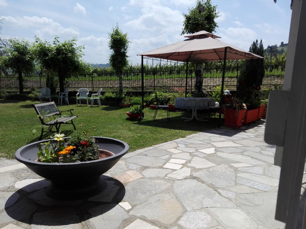 Casa Badinot Guest House Diano d'Alba Exterior photo